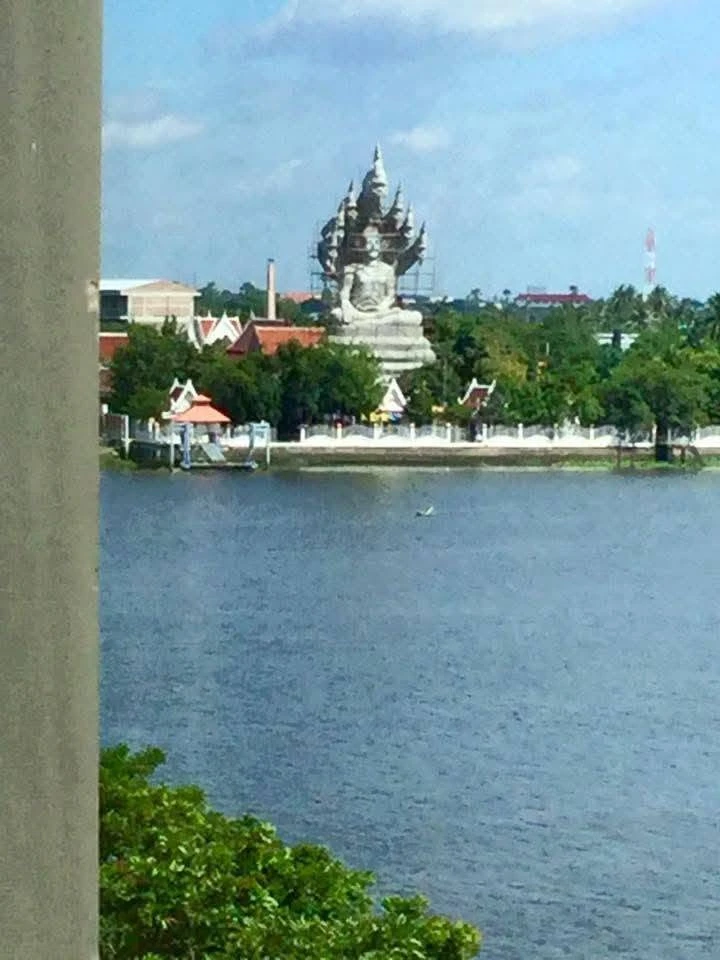 Selling a 5th-floor unit at Manor Sanambinnam. Excellent location with Chao Phraya River view and convenient transportation. Don't miss out!
