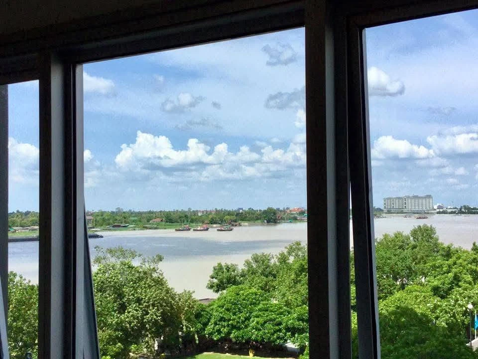 Selling a 5th-floor unit at Manor Sanambinnam. Excellent location with Chao Phraya River view and convenient transportation. Don't miss out!