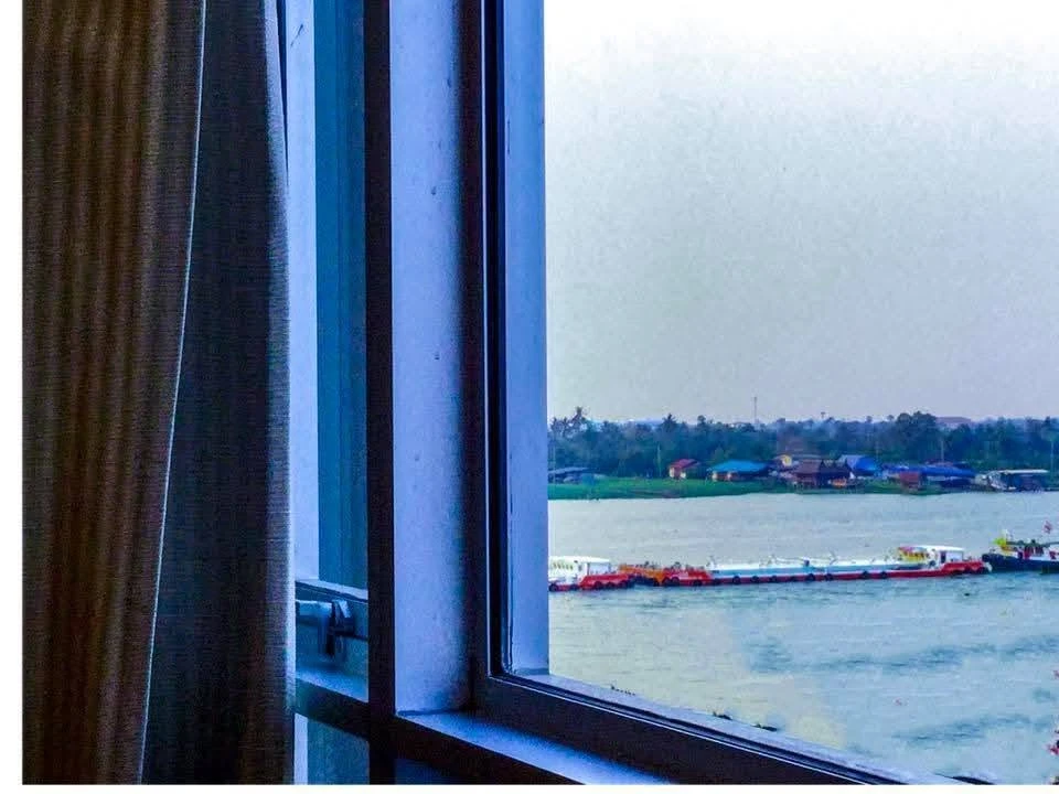 Selling a 5th-floor unit at Manor Sanambinnam. Excellent location with Chao Phraya River view and convenient transportation. Don't miss out!