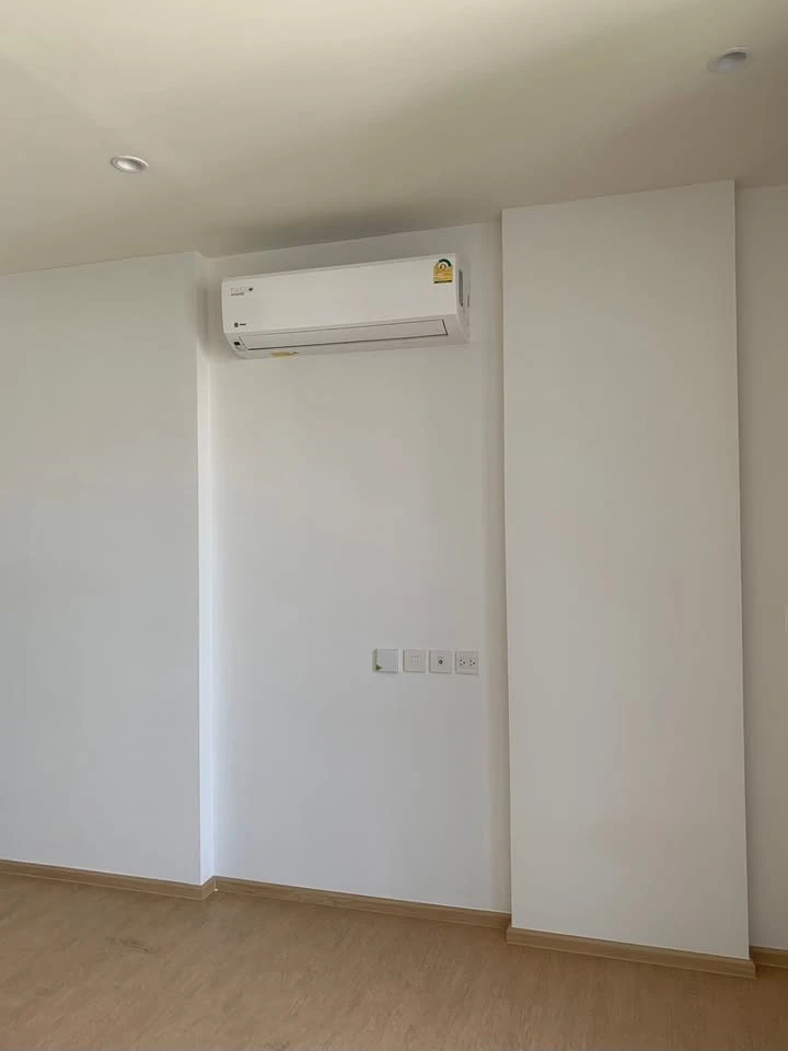 For sale: Maru Ekkamai 2, 20th floor, very high, city view, great feel, airy, empty room, don't miss it.