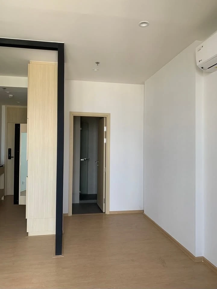 For sale: Maru Ekkamai 2, 20th floor, very high, city view, great feel, airy, empty room, don't miss it.