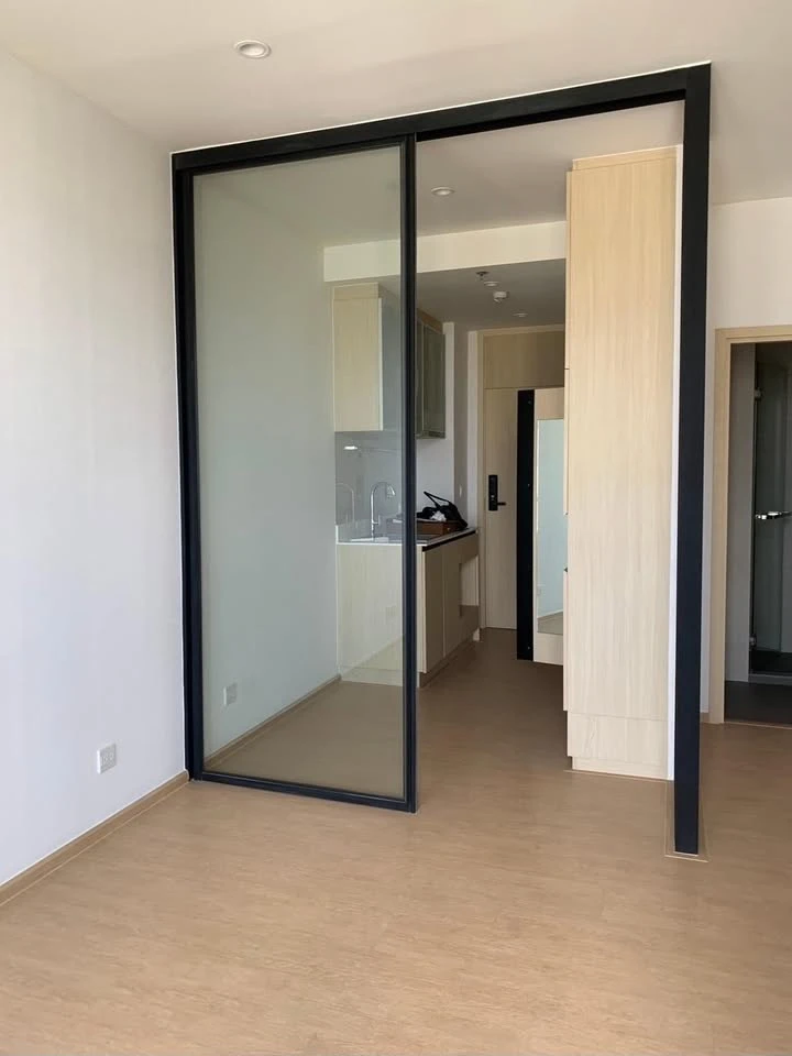 For sale: Maru Ekkamai 2, 20th floor, very high, city view, great feel, airy, empty room, don't miss it.