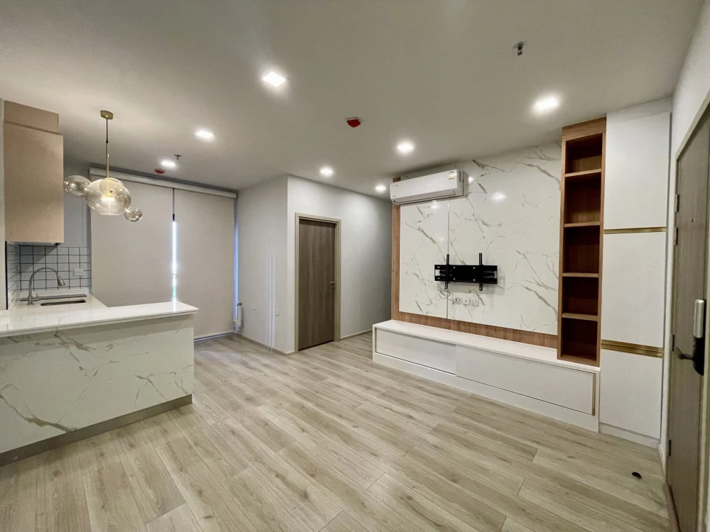 Metris Ladprao for sale, spacious room, lots of usable space. Good built-in furniture Can you just look and not reserve?