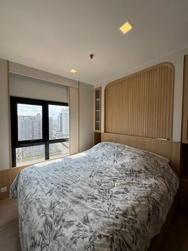 Metris Pattanakarn for sale, beautifully decorated room with a theme, built-in furniture, plenty of usable space, don't miss out on this great deal.