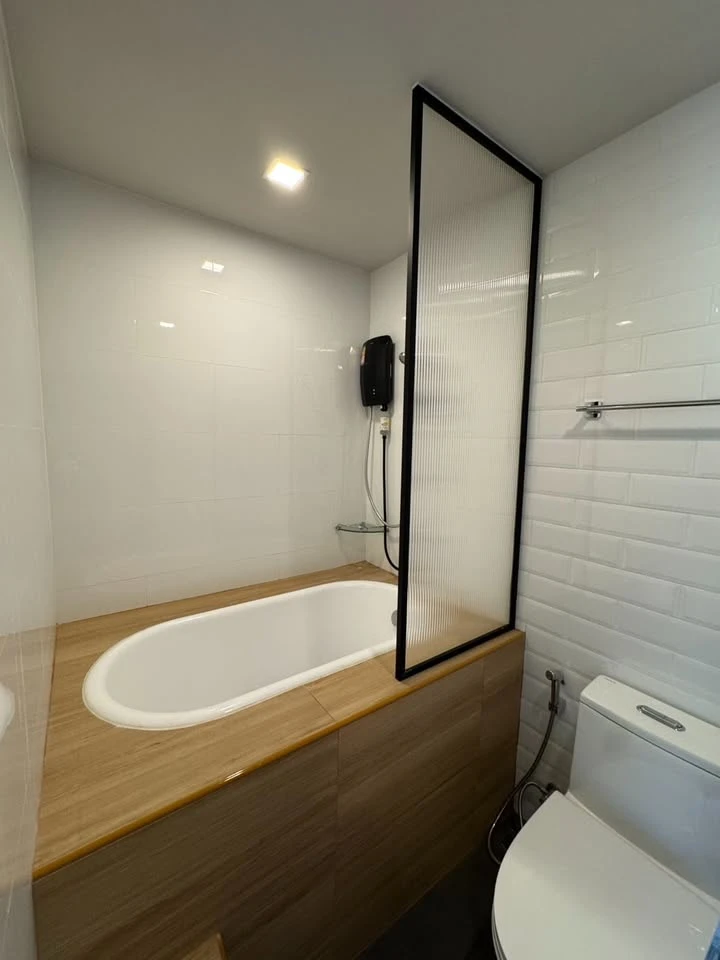 Metris Pattanakarn for sale, beautifully decorated room with a theme, built-in furniture, plenty of usable space, don't miss out on this great deal.
