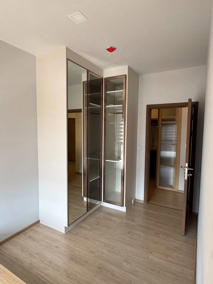 Metris Pattanakarn for sale, beautifully decorated room with a theme, built-in furniture, plenty of usable space, don't miss out on this great deal.