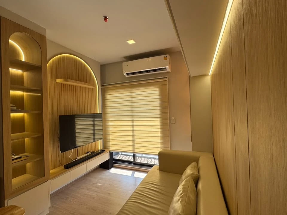 Metris Pattanakarn for sale, beautifully decorated room with a theme, built-in furniture, plenty of usable space, don't miss out on this great deal.
