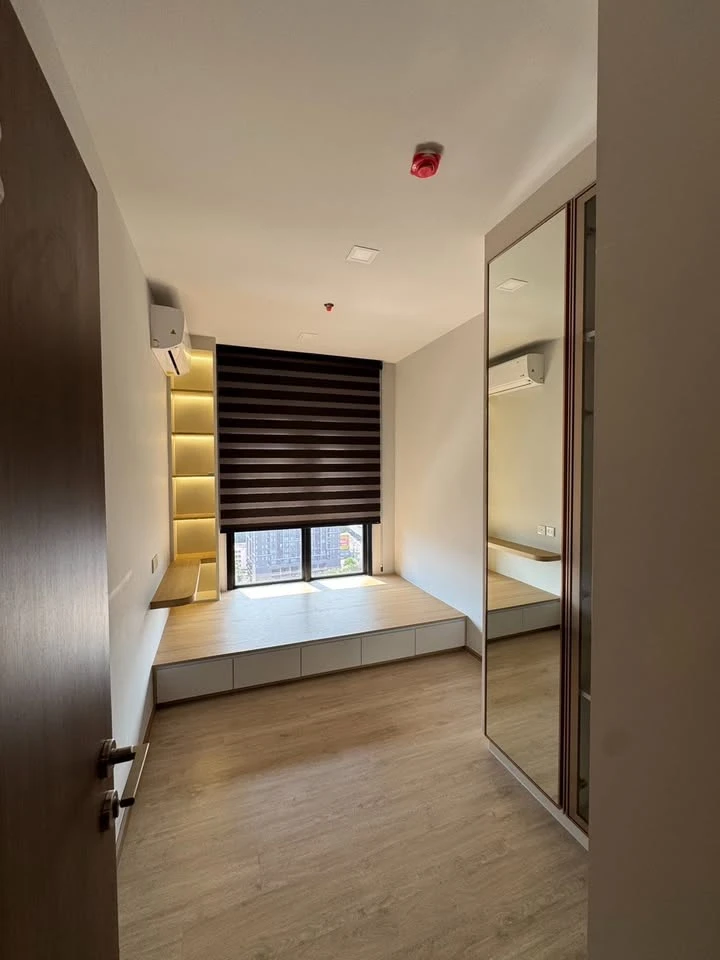 Metris Pattanakarn for sale, beautifully decorated room with a theme, built-in furniture, plenty of usable space, don't miss out on this great deal.