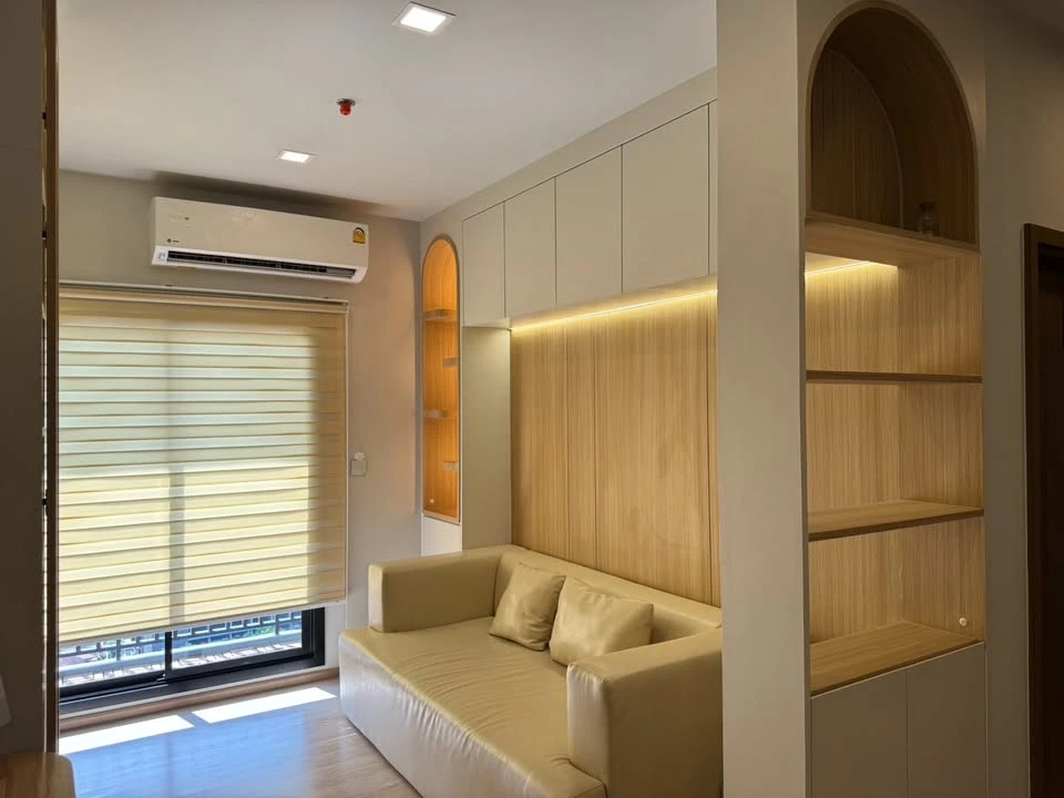 Metris Pattanakarn for sale, beautifully decorated room with a theme, built-in furniture, plenty of usable space, don't miss out on this great deal.
