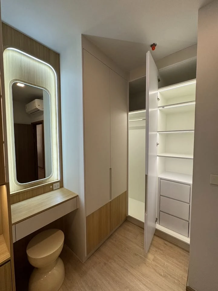 Metris Pattanakarn for sale, beautifully decorated room with a theme, built-in furniture, plenty of usable space, don't miss out on this great deal.