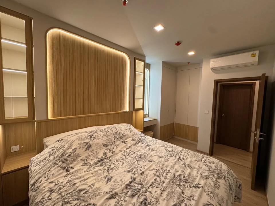 Metris Pattanakarn for sale, beautifully decorated room with a theme, built-in furniture, plenty of usable space, don't miss out on this great deal.