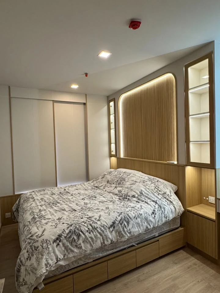 Metris Pattanakarn for sale, beautifully decorated room with a theme, built-in furniture, plenty of usable space, don't miss out on this great deal.