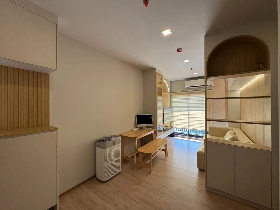 Metris Pattanakarn for sale, beautifully decorated room with a theme, built-in furniture, plenty of usable space, don't miss out on this great deal.