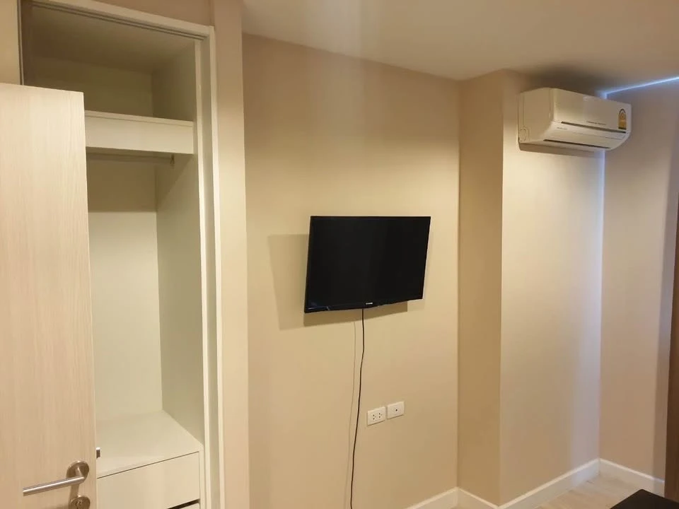 For sale: Metro Luxe Kaset, 1 bedroom, 1 bathroom, decorated in a controlled tone, comes with a complete set of furniture, reserve now.