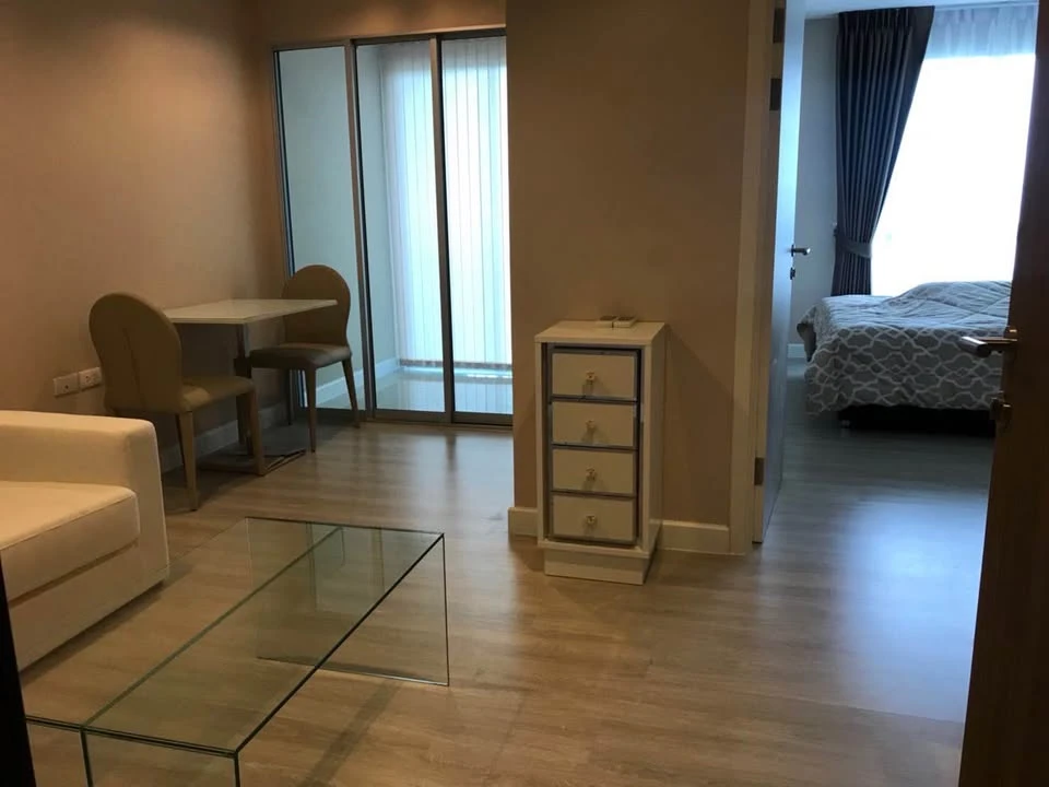 For sale: Metro Luxe Kaset, 1 bedroom, 1 bathroom, decorated in a controlled tone, comes with a complete set of furniture, reserve now.