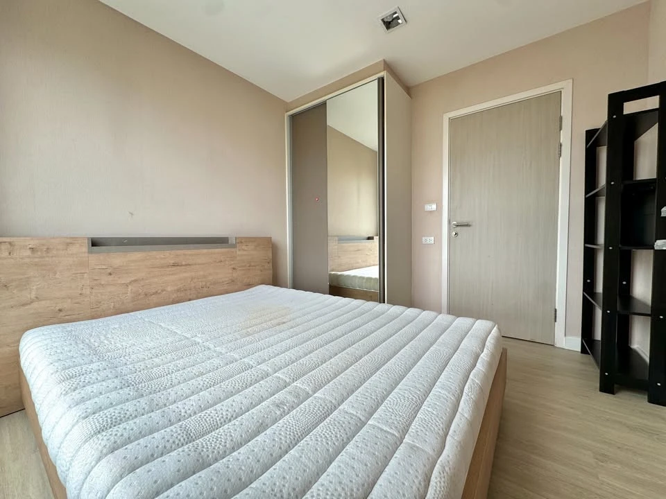 Selling Metro Luxe Kaset condo, SPC flooring throughout, includes furniture and appliances as shown in the pictures.