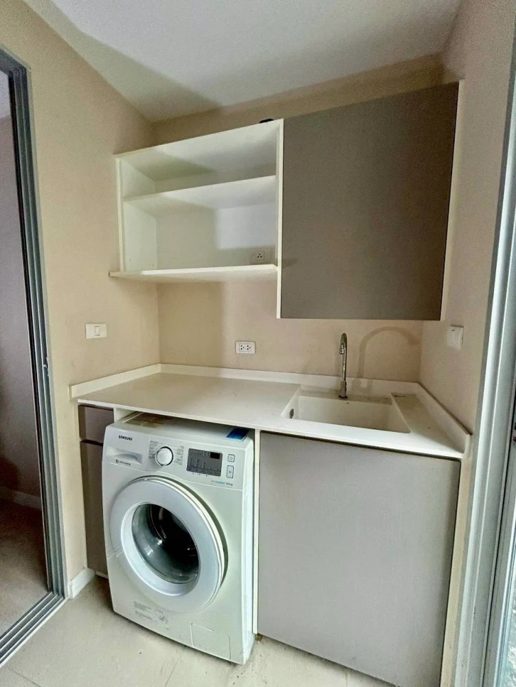 Selling a unit at Metro Luxe Rama 4, 4th floor, fully furnished. Book now!