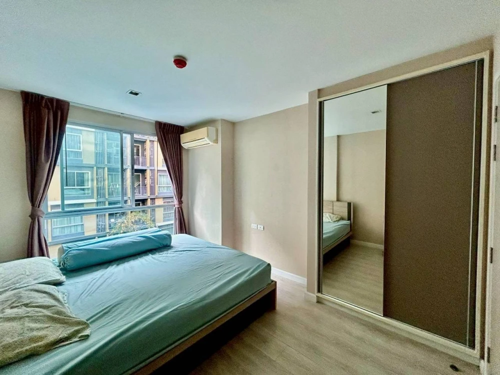 Selling a unit at Metro Luxe Rama 4, 4th floor, fully furnished. Book now!