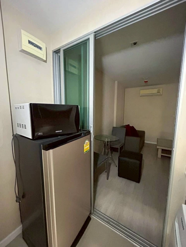 Selling a unit at Metro Luxe Rama 4, 4th floor, fully furnished. Book now!