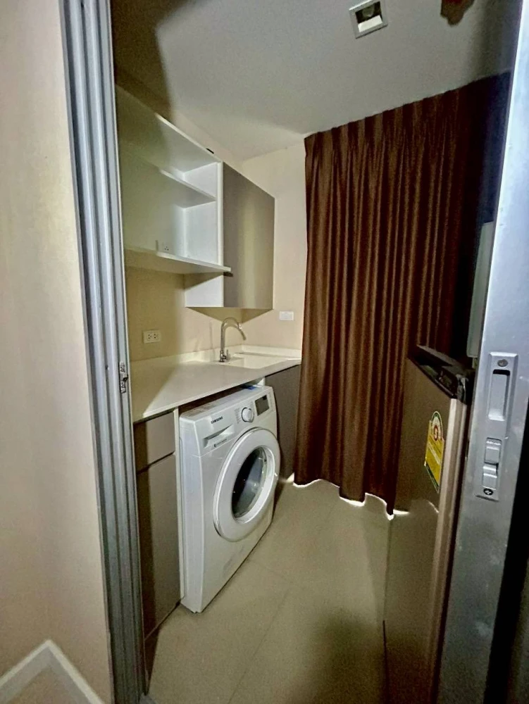 Selling a unit at Metro Luxe Rama 4, 4th floor, fully furnished. Book now!