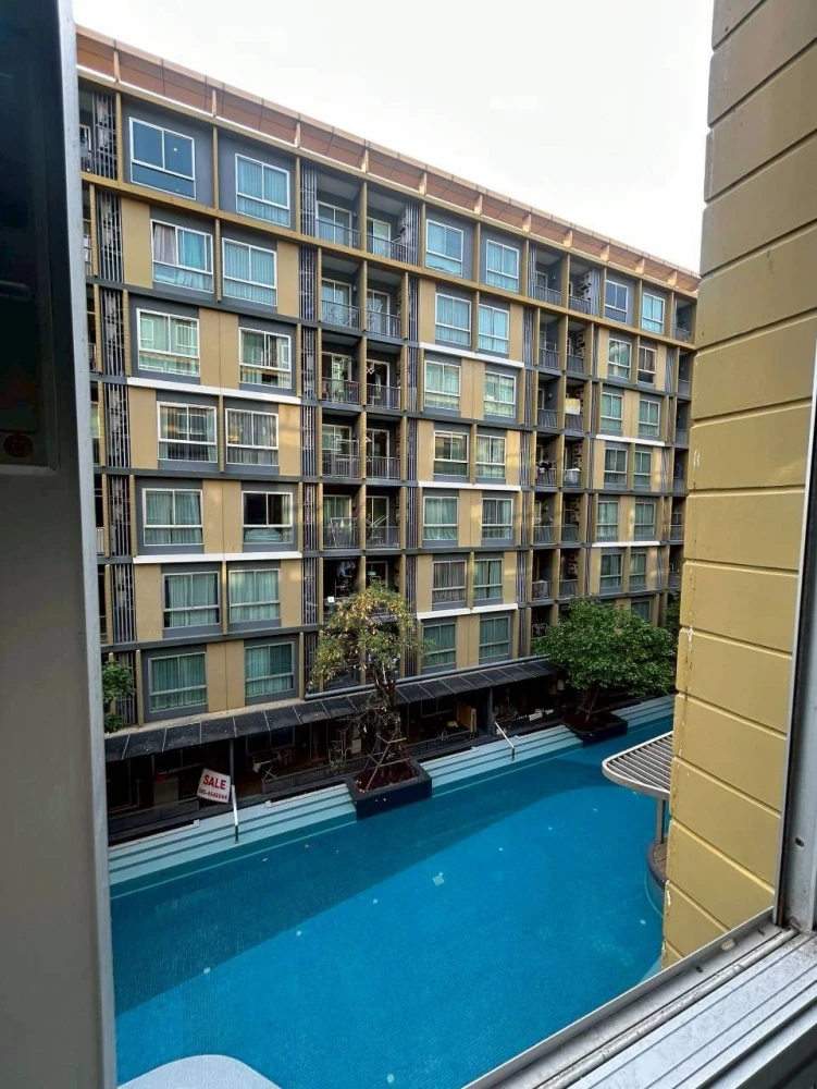 Selling a unit at Metro Luxe Rama 4, 4th floor, fully furnished. Book now!