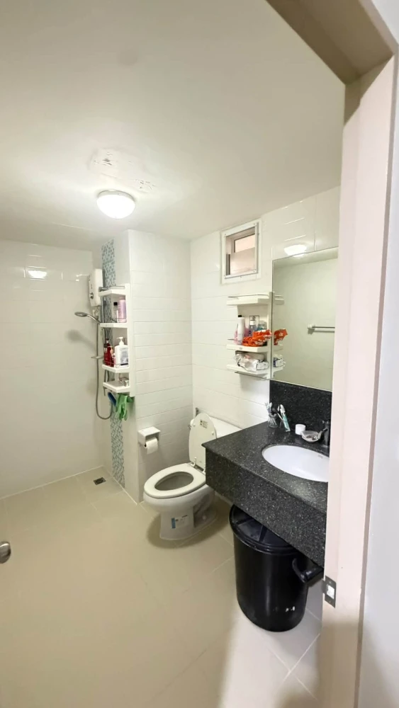 Selling Metro Park Sathorn 1-bedroom unit with large usable area in a great location with convenient transportation. Don't miss out!
