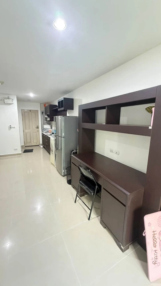 Selling Metro Park Sathorn 1-bedroom unit with large usable area in a great location with convenient transportation. Don't miss out!