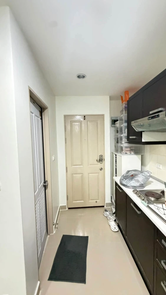 Selling Metro Park Sathorn 1-bedroom unit with large usable area in a great location with convenient transportation. Don't miss out!