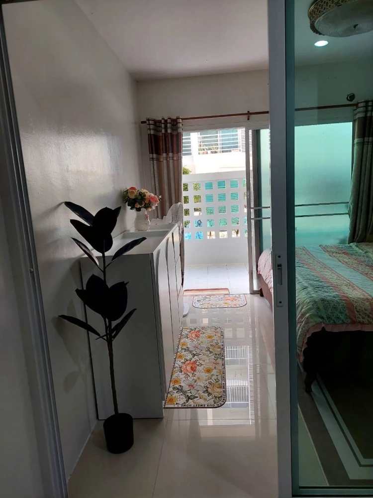Metro Park Sathorn condo for sale. Ready to move in, fully furnished. Low floor. Book now!