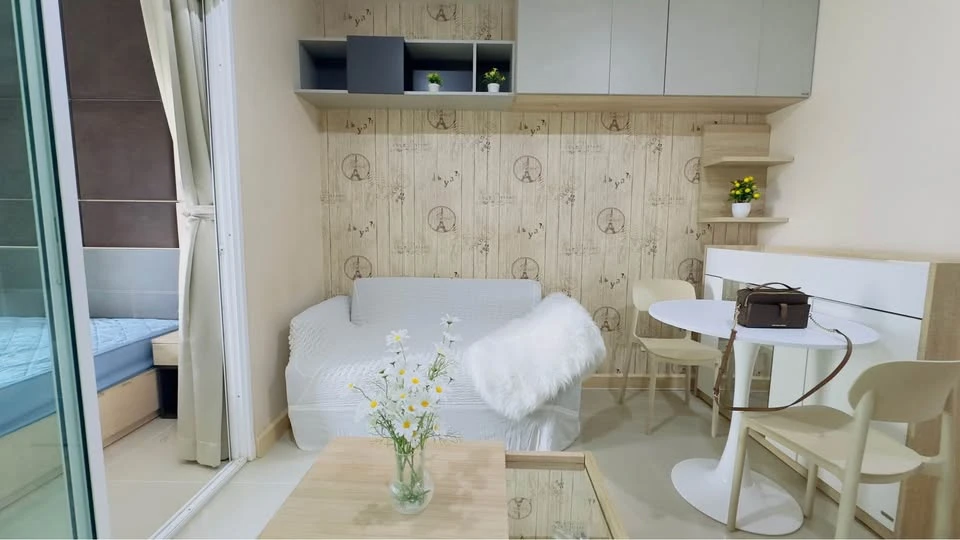 For sale: Metro Park Sathorn, beautifully decorated room, built-in headboard, awesome, wallpapered, canal view, not blocked, don't miss it.