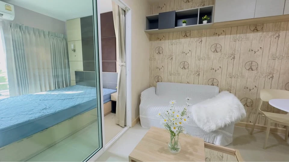 For sale: Metro Park Sathorn, beautifully decorated room, built-in headboard, awesome, wallpapered, canal view, not blocked, don't miss it.