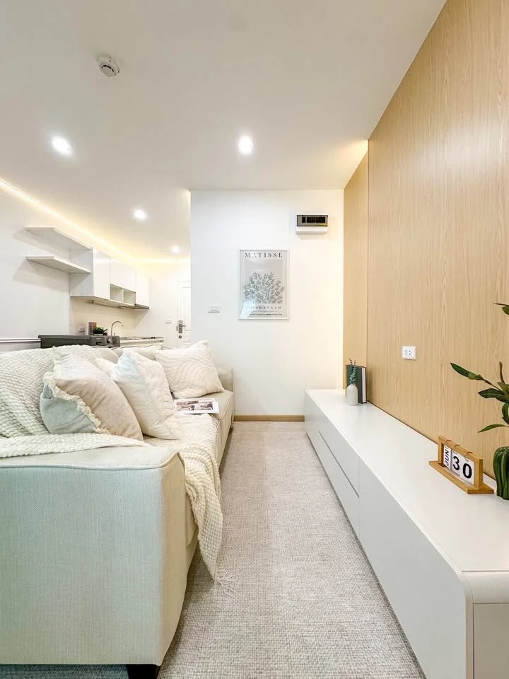 Selling Metro Park Sathorn Phase 3, Building E, corner unit. Quiet and peaceful, not crowded. Beautifully decorated throughout. Book now!