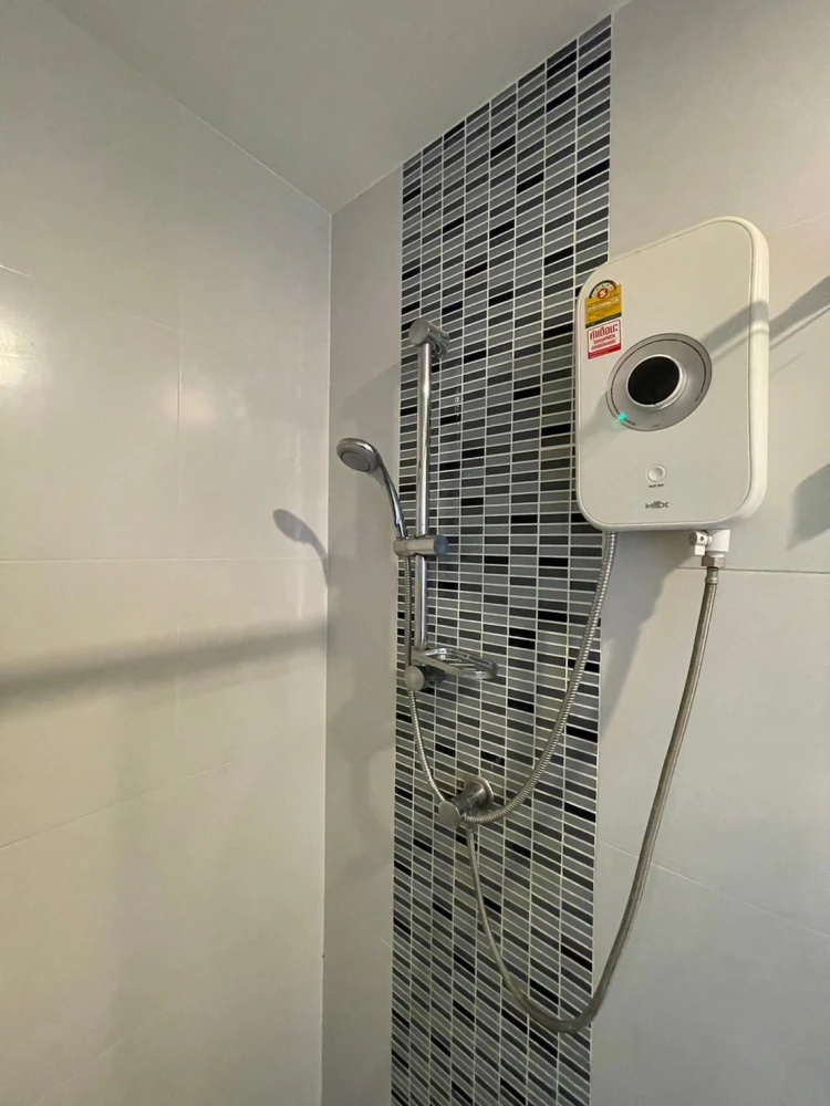 Selling Metro Sky Prachachuen 1 bedroom, 1 bathroom. Great location, convenient transportation, swimming pool view. Book now!
