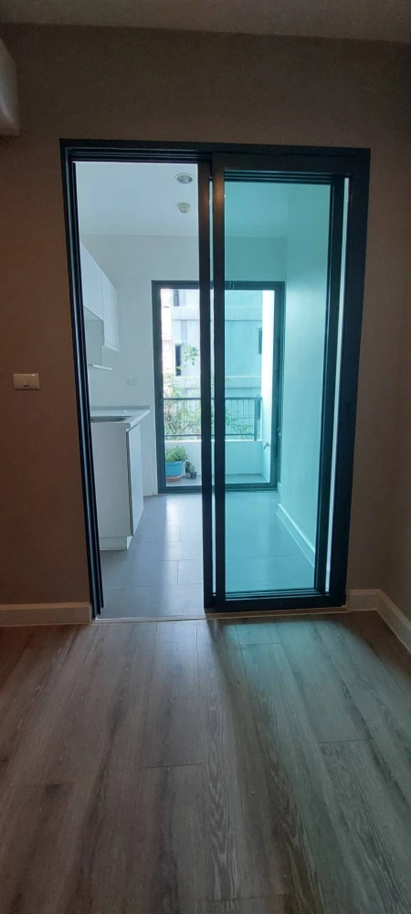 Selling a unit at Metro Sky Prachachuen, 2nd floor. Great location, convenient transportation, beautiful unblocked view. Don't miss out!