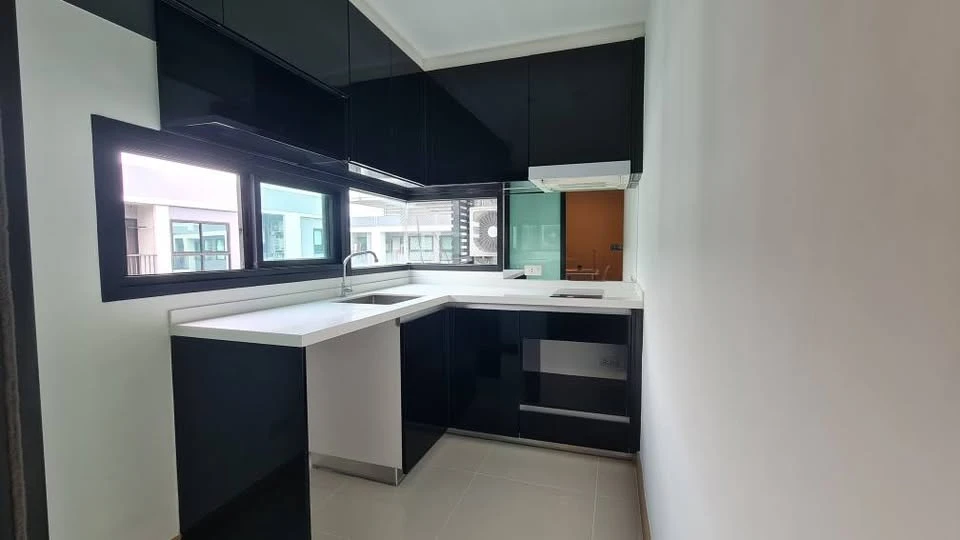 Metro Sky Ratchada for sale, simply decorated room with good quality furniture, just bring your own luggage and move in.