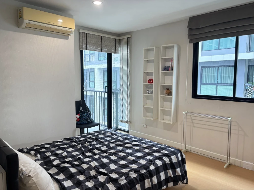 For sale: Metro Sky Ratchada, corner room with privacy, lots of usable space, fully furnished, reserve now!