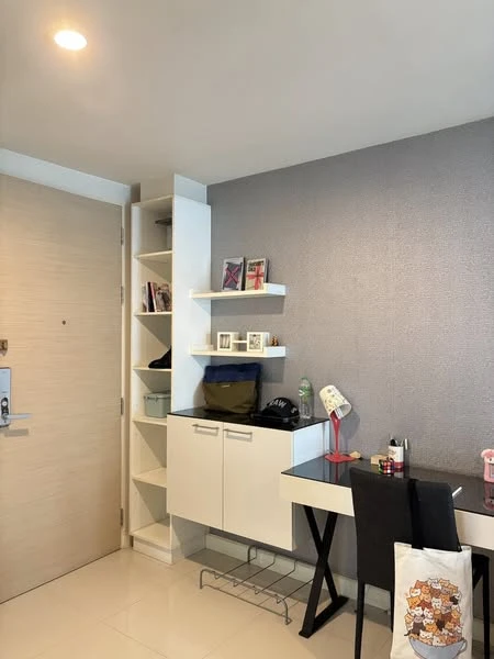 For sale: Metro Sky Ratchada, corner room with privacy, lots of usable space, fully furnished, reserve now!