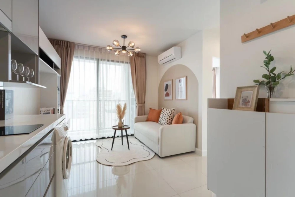 For sale: Metro Sky Ratchada, beautifully decorated room in minimalist style, comes fully furnished. Don't miss out on this great deal!
