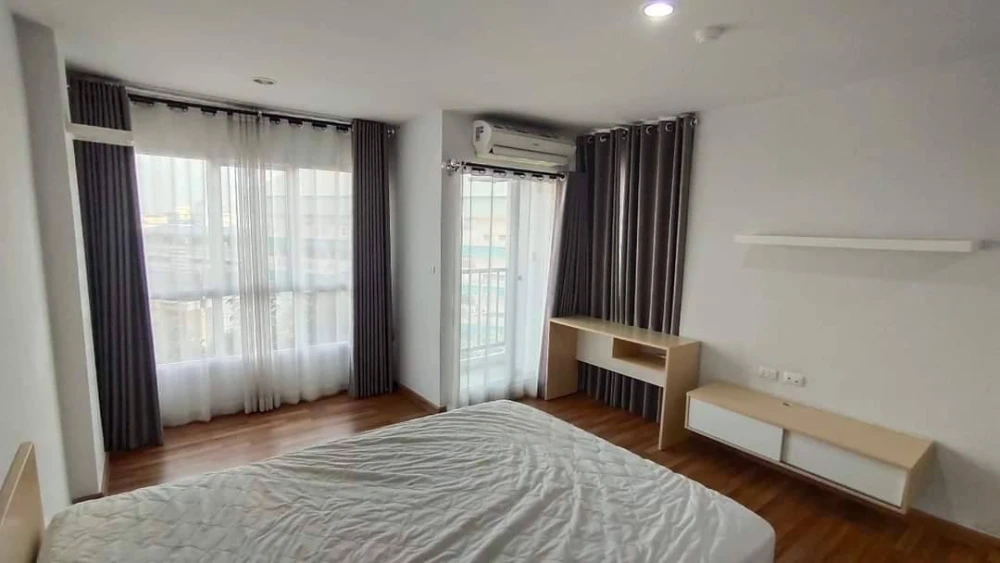 Selling a 1-bedroom unit at Miami Bangpu, 5th floor, fully furnished with appliances. Book now!