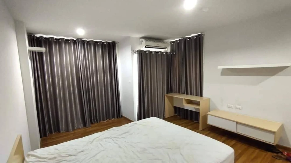 Selling a 1-bedroom unit at Miami Bangpu, 5th floor, fully furnished with appliances. Book now!