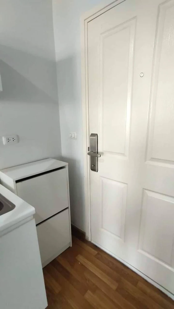 Selling a 1-bedroom unit at Miami Bangpu, 5th floor, fully furnished with appliances. Book now!