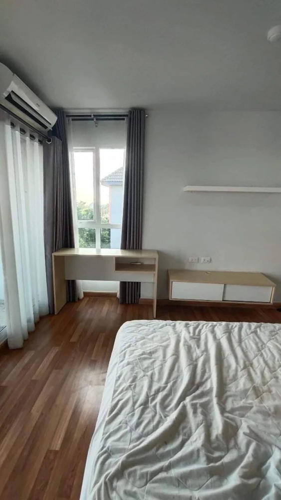 Selling a 1-bedroom unit at Miami Bangpu, 5th floor, fully furnished with appliances. Book now!
