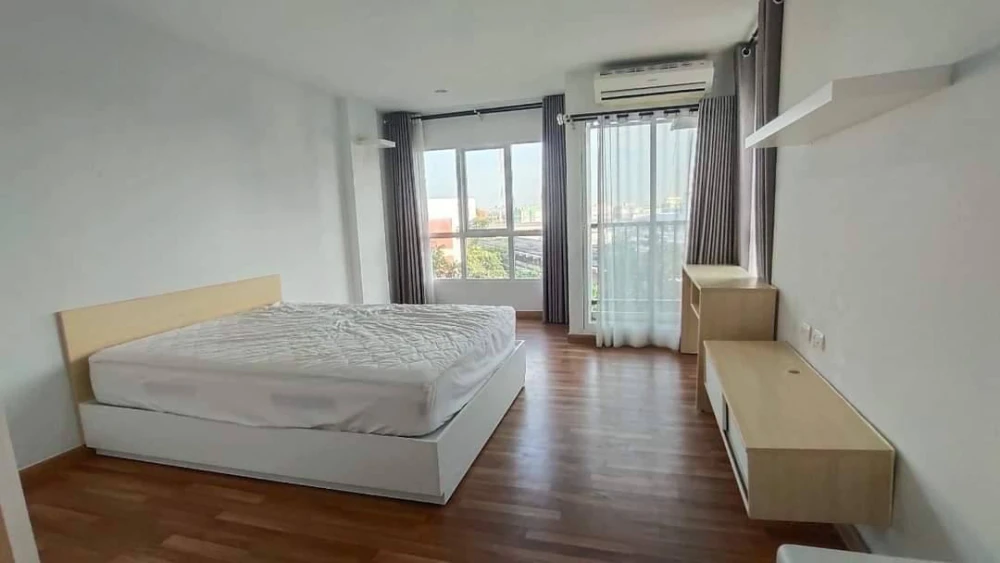 Selling a 1-bedroom unit at Miami Bangpu, 5th floor, fully furnished with appliances. Book now!