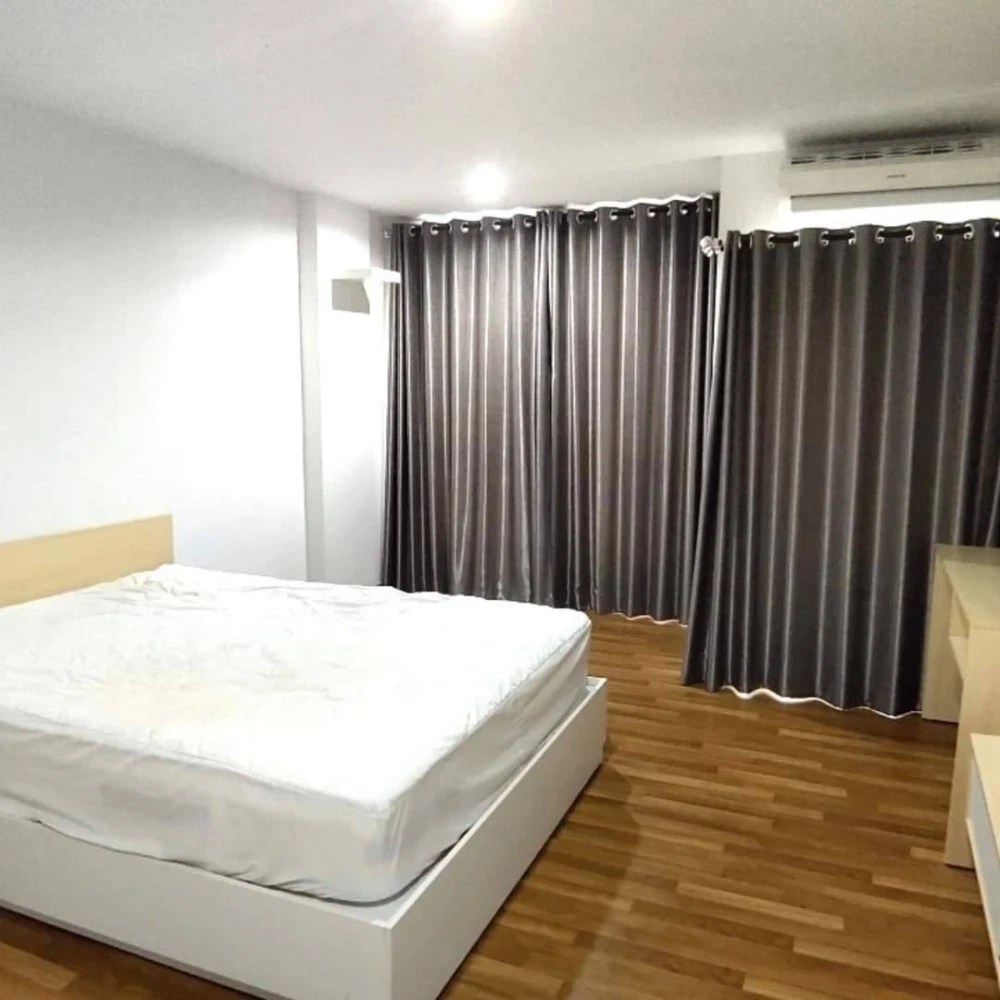 Selling a 1-bedroom unit at Miami Bangpu, 5th floor, fully furnished with appliances. Book now!