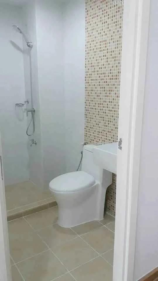 For sale: Miami Bangpu, corner room with privacy, comes with complete furniture and electrical appliances, just bring your bags and move in.