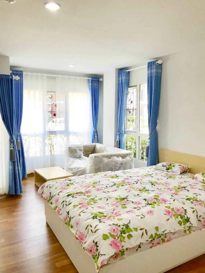 For sale: Miami Bangpu, corner room with privacy, comes with complete furniture and electrical appliances, just bring your bags and move in.