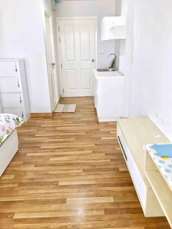 For sale: Miami Bangpu, corner room with privacy, comes with complete furniture and electrical appliances, just bring your bags and move in.