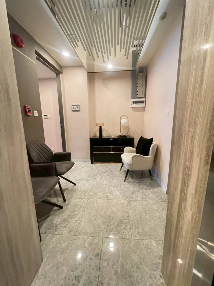 Selling MIELER Sukhumvit 40, fully furnished unit. Spacious and comfortable, perfect for families. Book now!