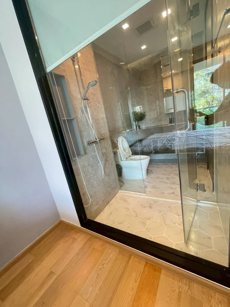 Selling MIELER Sukhumvit 40, fully furnished unit. Spacious and comfortable, perfect for families. Book now!