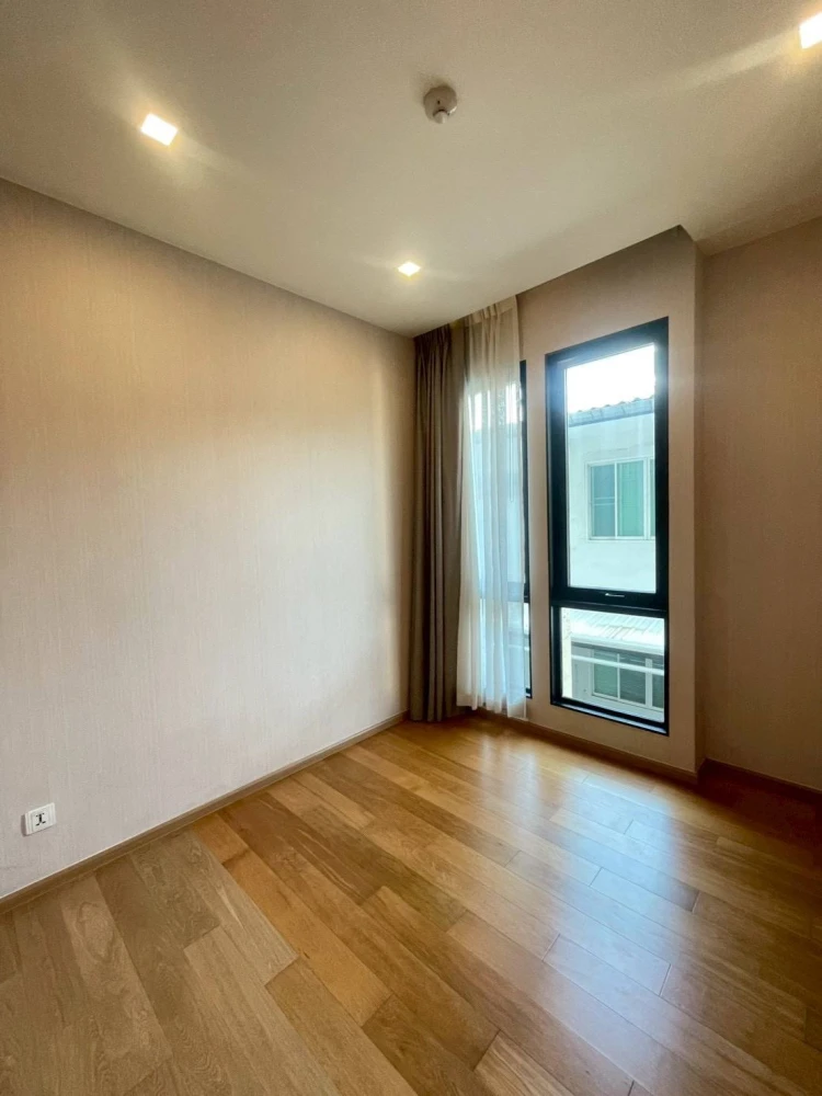 Selling MIELER Sukhumvit 40, fully furnished unit. Spacious and comfortable, perfect for families. Book now!